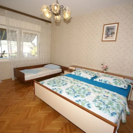 Apartment in Vinisce 100m from the Sea