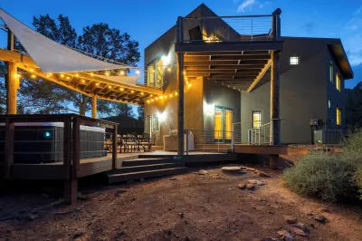 Cathedral View by Avantstay Pool Table + Hot Tub