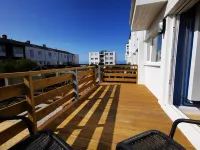 No 28 Contemporary Beach Side Property with Sea Views - parking