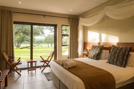 Hwange Safari Lodge Отели в г. Хуэндж