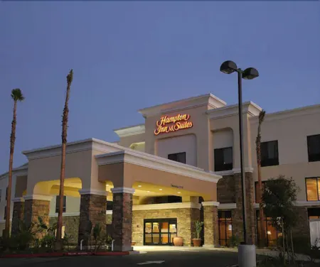 ハンプトン イン ＆ スイーツ チノ ヒルズ