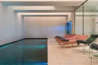 Luster Hotel - Pools