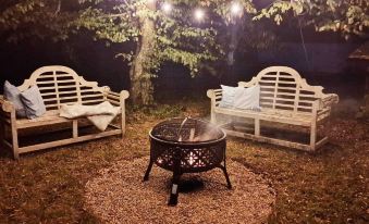 The WhiteCottage at Gildridge wd Hot Tub