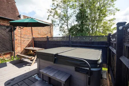 The Cottage at Gildridge Private Hot Tub Отели в г. Магам Даун