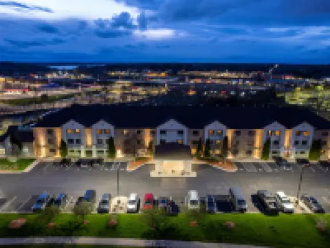 La Quinta Inn & Suites by Wyndham Milwaukee Delafield Hotels in Delafield