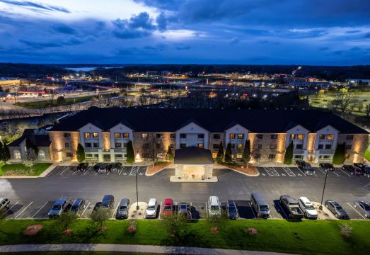 5. 라 퀸타 인 &..