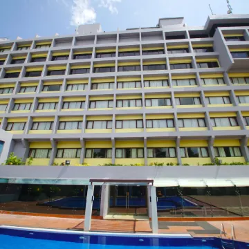 Dolphin Hotel Hotels near Daba Gardens