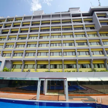Dolphin Hotel