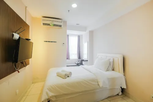 Cozy Studio Apartment at Cinere Bellevue Hôtels à : Cinere