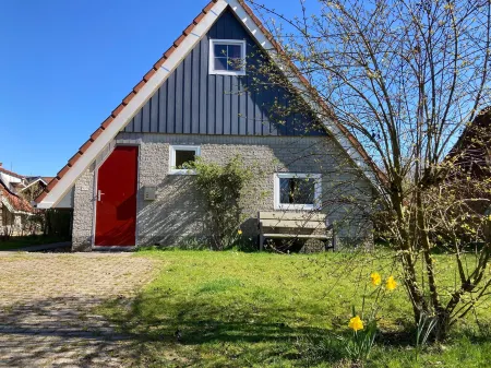 Heide 6Pers Waterfront House at a Typical Dutch Canal, by the Lauwersmeer Отели в г. Anjum