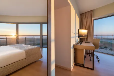 Eurostars Oasis Plaza