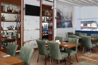 Golden Lake Hotel - breakfast