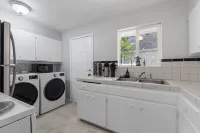 Charming 2-bedroom apartment with WiFi, AC in Olympia