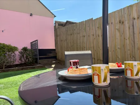 Marshmallow House Отели рядом с достопримечательностью «Historic Port of Charlestown»