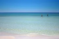 Charming 3-bedroom cottage in fantastic Destin Beach and Pool