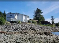 {Forget-Me-Not Inn} Alaskan Vacation Rental (Bear Suite) Hotels near Grace Harbor