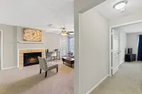 Free Parking Home Steps from Uga & DT, Pool + Gym. Gated, Pool and Gym