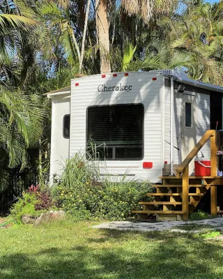 Island Water view, Adorable Cherokee Trailer Hotels near Fiorelli Winery