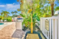 Budget-Friendly Condo in Great Location w/Shared Pool, Washer/Dryer, & Free WiFi Hotels in Anna Maria