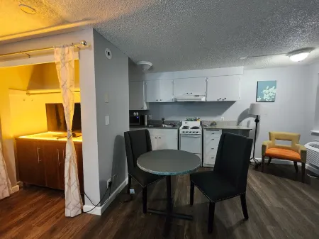 Cozy Haven - Naval Bases, Food, Shopping, Full Kitchen