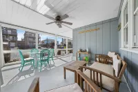 Cozy Retreat with Shared Backyard and Beach Access - Charming Getaway Hotels in Hampstead