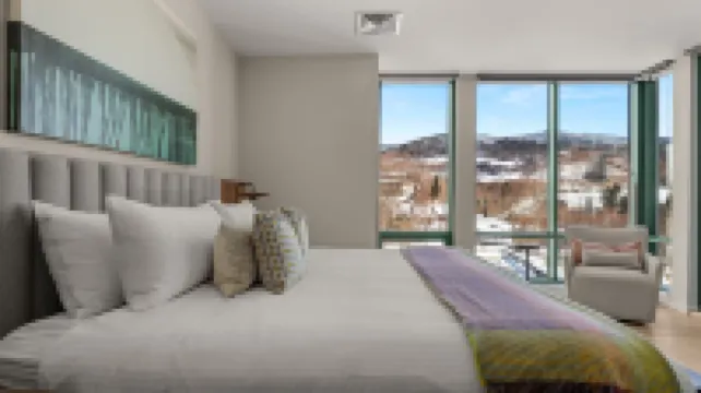 Mountain Retreat with Stunning Views and Outdoor Patios - Luxurious Haven