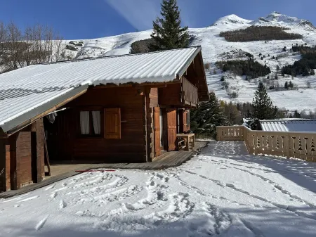 Quiet, typical chalet with breathtaking views