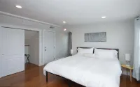 Captivating City Views and Private Deck - Stunning Urban Oasis Hotels in Providence
