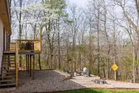 Nature Trail and Scenic Dining Area - Charming Eco-Sensitive Retreat Hotels in McDonald County