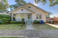 Cozy Outdoor Space and Fast Wifi - Charming Affordable Retreat