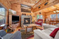 Charming 3-bedroom cabin in wonderful Lake Lure with AC, WiFi