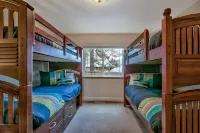Gorgeous Mountain Retreat with Hot Tub and Pool Table - Spacious Sanctuary Hotels in El Dorado County