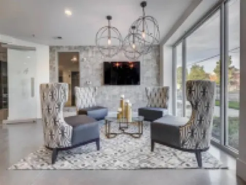 Stunning Mountain Views and Pool Access - Luxurious Penthouse Oasis