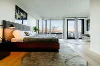 Modern Luxury: 4BR Townhome + Den + NYC Views