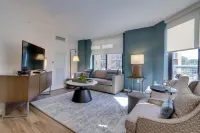 Luxury Amenities and Outdoor Swimming Pool - Elegant Arlington Haven