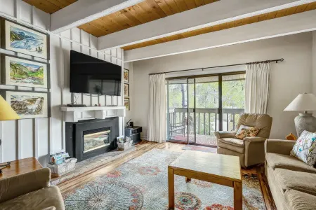 Free Vail Shuttle and Gas Fireplace Retreat - Tranquil Mountain Oasis Отели рядом с достопримечательностью «Dr. Scott Raub, DO»