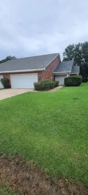 Centrally Located and Cozy Living Space - Inviting Family Retreat