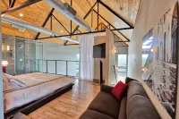 Bucolic Charm and Hot Tub - Sophisticated Modern Retreat Hotels in Hays County