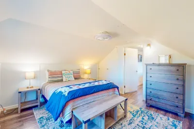 Cozy ocean-view home with bikes, fireplace, yard games, easy walk to beaches Hotels near Standish-Hickey State Recreation Area