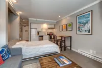 Spectacular Mountain Views and Cozy Patio - Stunning Ski-in Escape