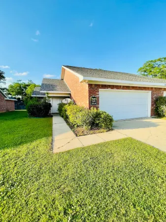 Centrally Located and Spacious - Stylish Family Haven