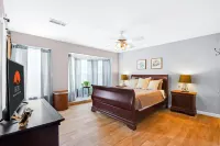 Charming Hideaway with Artisan Boutique - Inviting Vintage Escape