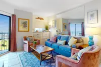 Fun waterfront retreat with pools, hot tubs - snowbird-friendly Hotels in Baldwin County