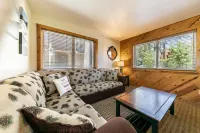 Partial Lake View and on-Site Sauna - Spacious Retreat Hotels in Truckee