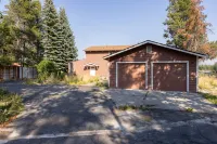 Private Hot Tub and Pool Table - Stunning Family Getaway