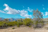 Updated home with mountain views, a private patio, grill, EV charger, W/D, & AC Hotels in Tanque Verde