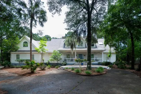 Stunning Marsh Views and Spacious Outdoor Living - Elegant Family Retreat