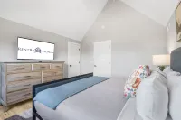 Scenic Lake Views and Private Hot Tub - Stunning Escape Hotel di Pine B Township