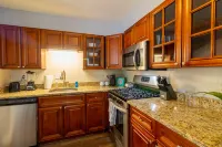 Short Drive to Ohio State and Vibrant Nightlife - Charming Getaway فنادق في 