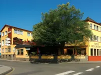 Hotel Weinhaus Kreuter Hotels near Weinkellerei Heinrich Schwebel